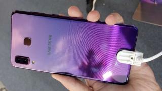 Samsung Galaxy A9 Star fotografiat într-o nouă variantă de culoare: Fairy Purple