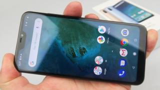 Xiaomi Mi A2 Lite Unboxing: baterie generoasă, procesor de anul trecut şi Android One (Video)