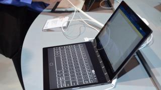 Retrospectivă IFA 2018: Lenovo Yoga Book C930 face din nou cool laptopurile cu două ecrane, acum şi cu E Ink