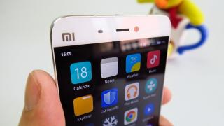 Xiaomi Mi 5 primește MIUI 10 Global, ce aduce gesturi navigaționale și mod Portrait pentru camera foto