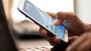 ANCOM amendează operatorii Orange și Vodafone cu suma de 180.000 lei pentru nerespectarea regulamentului de roaming