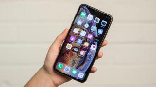 iPhone XS MAX se vinde ca pâinea caldă; Analiștii se declară surprinși de vânzările acestui model