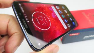 Motorola Moto Z3 Play Unboxing: telefon modular din generaţia nouă, subţire şi accesorizat din plin (Video)