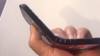 Telefonul flexibil pregătit de Lenovo își face apariția într-un clip hands-on; Ar putea debuta luna viitoare