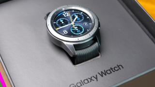 Mini Turul Magazinelor #38: Bandă de alergat electrică, Galaxy Watch la reducere, masă de ping pong resigilată
