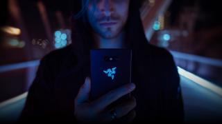 Razer Phone 2 este acum oficial! Are logo iluminat RGB, procesor Snapdragon 845 și ecran 120 Hz