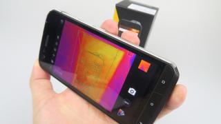 CAT S61: Display foarte luminos, bine protejat, utilizabil și la interior și la exterior