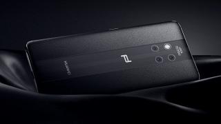 Huawei Mate 20 RS Porsche Design este un smartphone de lux cu spate îmbrăcat în piele și cameră triplă