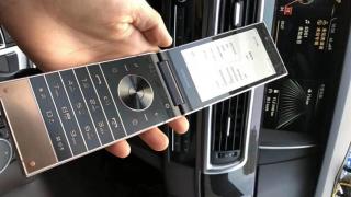 Samsung W2019 apare într-un clip hands on; Telefon cu clapetă şi butoane numerice la preţ mare (Video)
