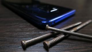 Când ciocanul nu e destul de greu, cuiul loveşte înapoi; Despre autonomia bateriei lui Huawei Mate 20 Pro