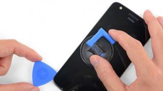 Motorola lansează kituri de reparaţie smartphone marca iFixit