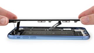 iPhone XR ar putea fi în sfârşit un iPhone care se repara mai uşor, conform iFixit