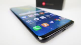 Huawei Mate 20 Pro: Multimedia cu acustică pe bază de difuzoare stereo, poziţionarea în mufă nu e inspirată