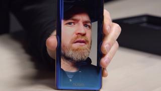 Cum arată telefonul cu două ecrane ZTE Nubia X în realitate? Unbox Therapy îl scoate din cutie, e super încântat (Video)