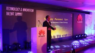 Huawei va prezenta primul său telefon pliabil 5G la MWC 2019