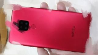 Meizu Note 8 Plus apare într-o fotografie reală cu 4 camere în spate, design stil Huawei Mate 20 Pro