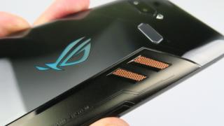 ASUS ROG Phone: Hardware optim pentru gaming, camera lui ZenFone 5z