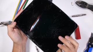 iPad Pro (2018) se îndoaie foarte uşor; Iată testul său de rezistenţă (Video)