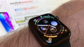 Apple Watch 4 (44mm) costă puțin peste 2.000 lei pe eBay, cu livrare inclusă în România