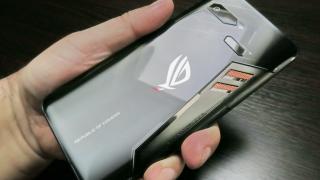 ASUS ROG Phone: Baterie numai bună de 9 ore de gaming şi mai mult Netflix
