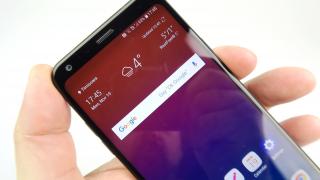 LG Q7: Display imersiv, destul de luminos şi culori bine calibrate