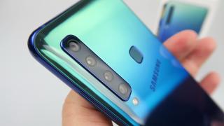 Samsung Galaxy A9 (2018) Unboxing: scoatem din cutie primul telefon cu 4 camere în spate şi cu filmare Super Slow Motion în zona midrange (Video)