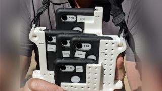 Cum "antrenează" Google AI-ul camerei de pe telefoanele Pixel 3; Foloseşte o husă cu 5 telefoane/camere