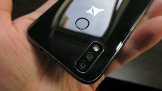 Allview Soul X5 Mini: Design mult mai arătos decât indică preţul
