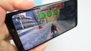 Motorola One: Baterie bună la playback video, nu e rea nici la utilizare continuă