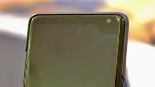 Hashtag ipocrizie: Samsung prezintă un prototip de telefon "tuns cu ciobul" în colţ