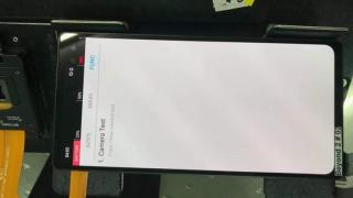 Samsung Galaxy S10+ apare fotografiat într-o variantă prototip; Se confirmă numele de cod "Beyond 2"