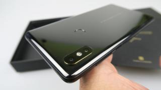 Xiaomi Mi MIX 2S Unboxing: Spate ceramic şi puterea lui Snapdragon 845, cu dedicaţie de la fondatorul Xiaomi (Video)