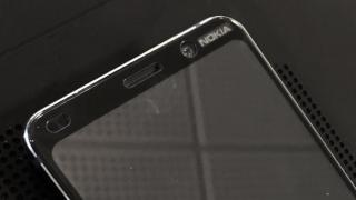 Nokia 9 mai bifează o scăpare! Vedem pentru prima oară fața telefonului, o protecție de ecran și huse