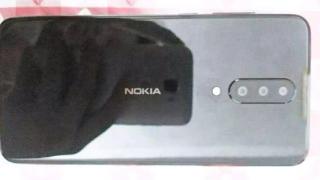 Un smartphone misterios Nokia apare în fotografii reale; Are cameră foto triplă în spate