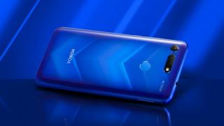 Honor View 20 devine oficial cu senzor foto de 48 megapixeli în spate și decupaj în ecran pentru cameră selfie