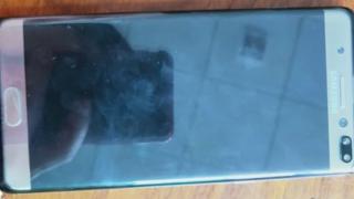 Protecţia de ecran a lui Samsung Galaxy S10+ este aplicată peste Galaxy Note 7 şi se potriveşte aproape perfect