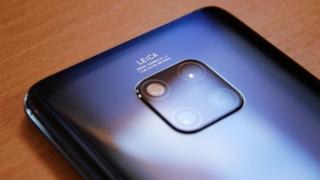 Mini Turul Magazinelor #52: Reduceri la Subwoofere auto, televizor smart cu Android la preţ mic, Mate 20 Pro varianta super high end în România