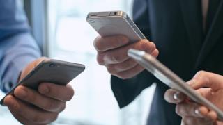 Piaţa smartphone globală "intră la apă" în 2019, conform experţilor; Iată predicţiile lor