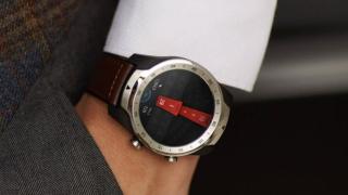 Google începe distribuirea lui Wear OS 2.3 către smartwatch-urile compatibile; Noutățile sunt puține