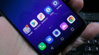 LG G7 ThinQ: Display luminos, mulţumită acelui pixel extra alb