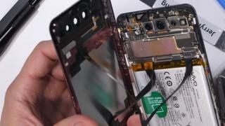 Vivo NEX Dual Display este disecat în faţa camerei: complex şi complicat (Video)
