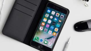 Tesla lansează huse de iPhone pe Amazon; Iată cât costă