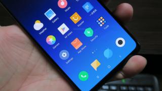 Xiaomi Mi Mix 3: Display foarte luminos, imersiv; Nu e deranjat de camera selfie sau senzori