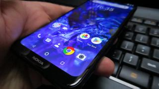 Nokia 5.1 Plus: Display luminos, puţin albicios, breton misterios