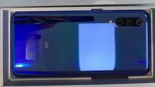 Xiaomi Mi 9 are confirmată încărcarea rapidă la 20W; Vedem fotografii proaspete de tip unboxing