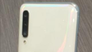 Samsung Galaxy A50 ar putea împrumuta o nuanţă a lui Galaxy S10; Iată o fotografie cu spatele său