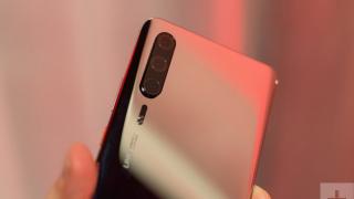 Huawei P30 Pro apare în primele fotografii hands-on, cu o nuanţă interesantă și doar 3 camere