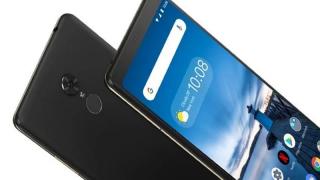MWC 2019: Lenovo Tab V7 este o tabletă care funcţionează şi arată ca un telefon; Au debutat si noi laptopuri, desktop all in one, căşti