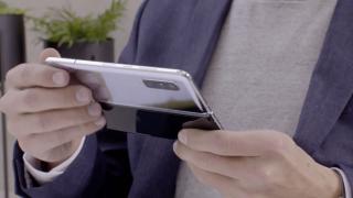 Un oficial Samsung explica de ce pliabilul Galaxy Fold se închide spre interior, oferă detalii despre funcţiile sale speciale