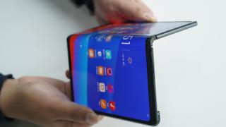MWC 2019: Oppo prezintă propriul telefon pliabil, clonă de Huawei Mate X
